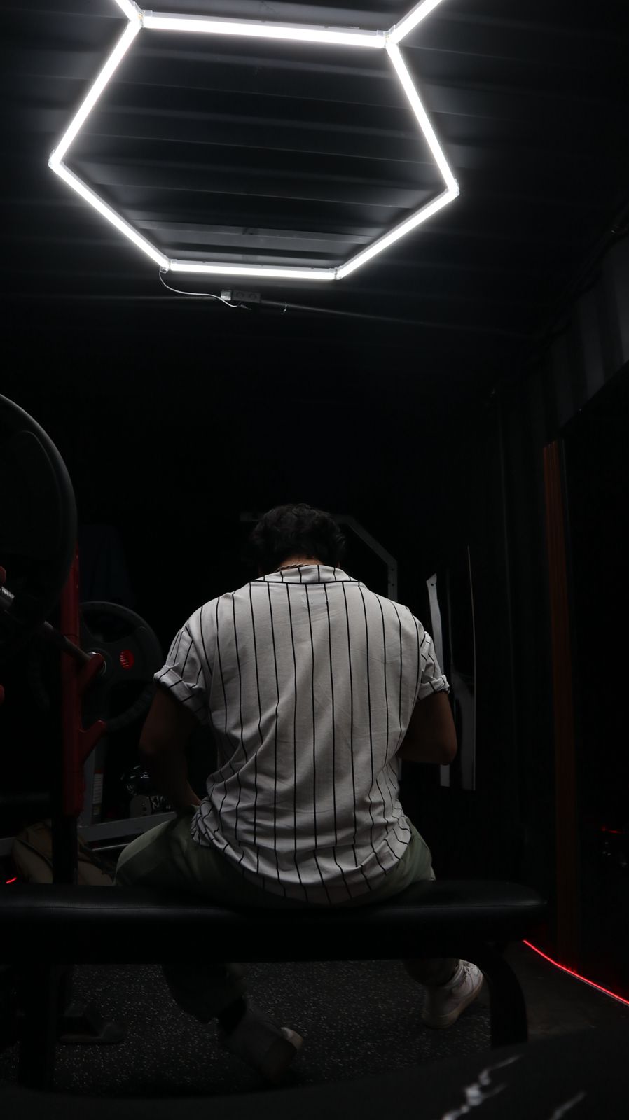 Persona descansando tras entrenamiento